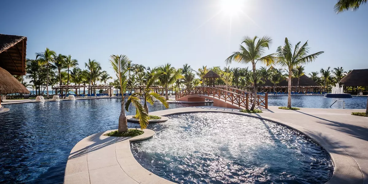 BMAYACA_POOL_02-2.webp